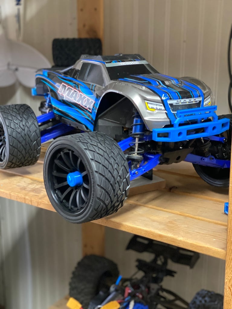 Traxxas Maxx - Front Bumper with LED Light Bar