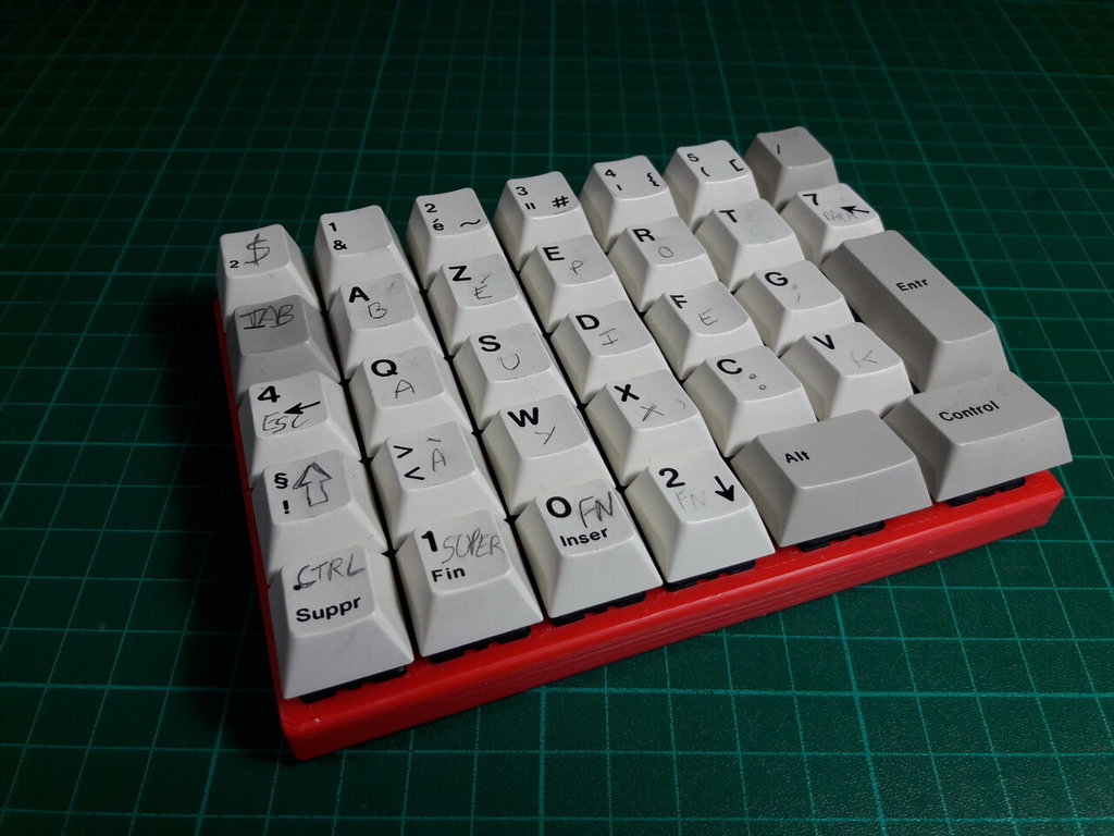 bépo67 Split orthogonal keyboard
