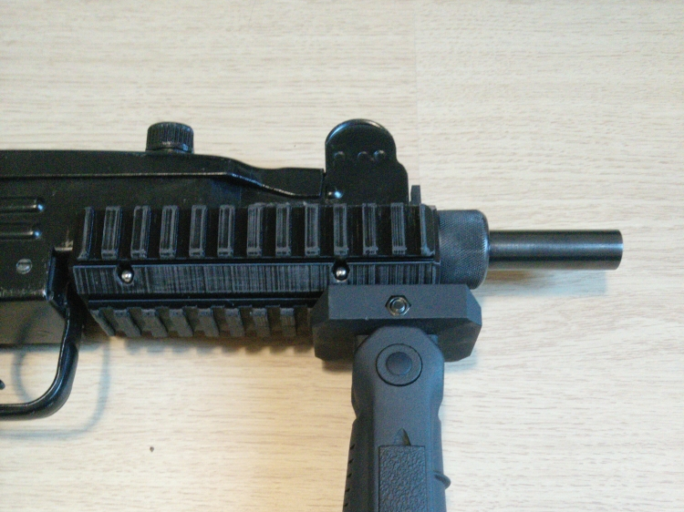 Classic Uzi frontstock tri-rail