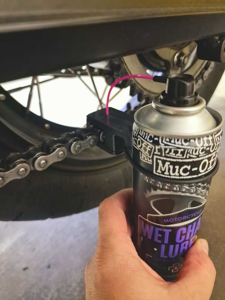 Tool for lubricating motorcycle chain