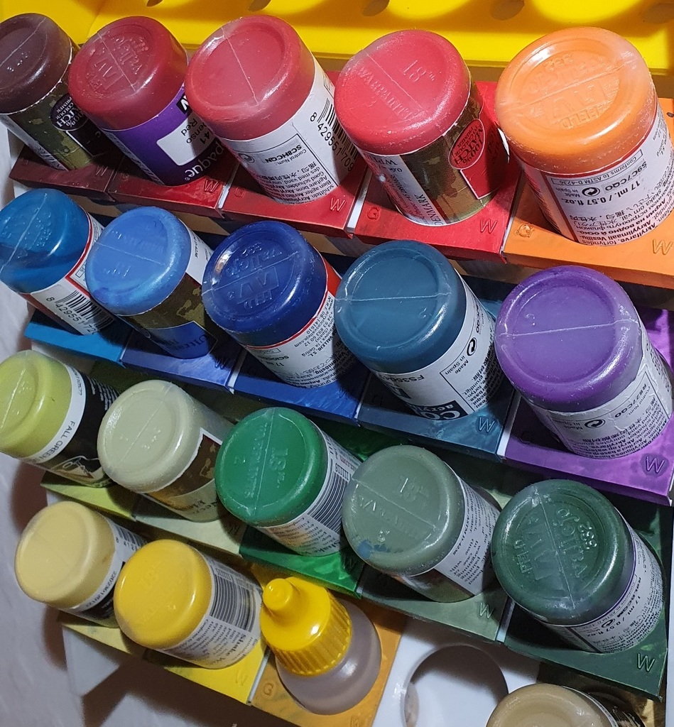 color clip for modular hobby paint rack