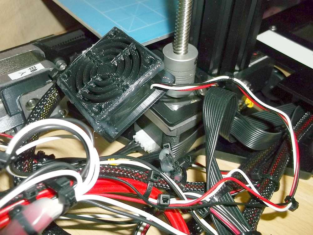 Ender2/HICTOP 3DP-21_stay for cooling the Z axis stepping motor.