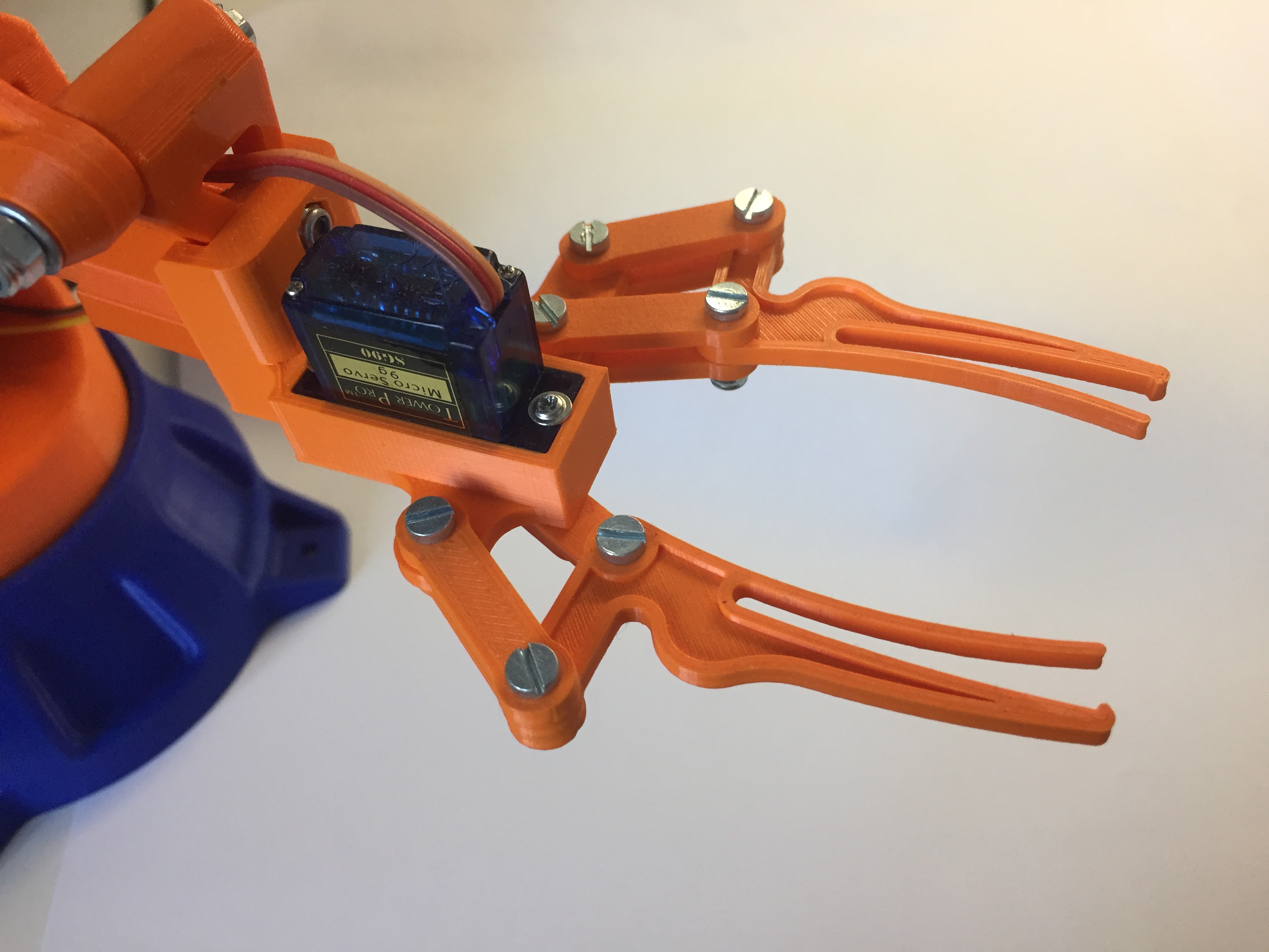 Modified gripper for EEZYbotARM MK2