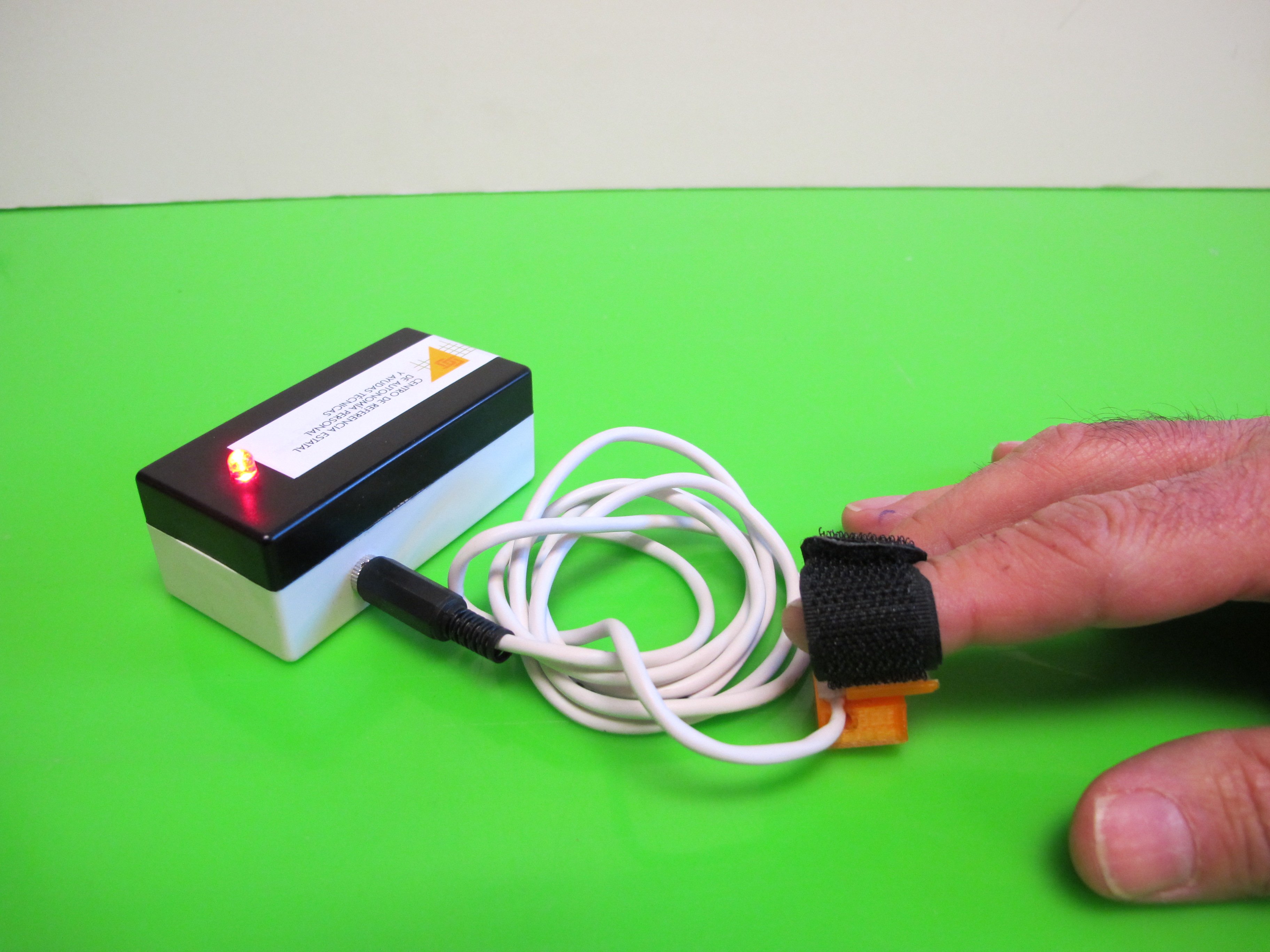 Pulsador de dedo/Button for the finger