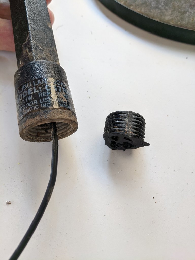 Malibu low-voltage light ground spike adapter