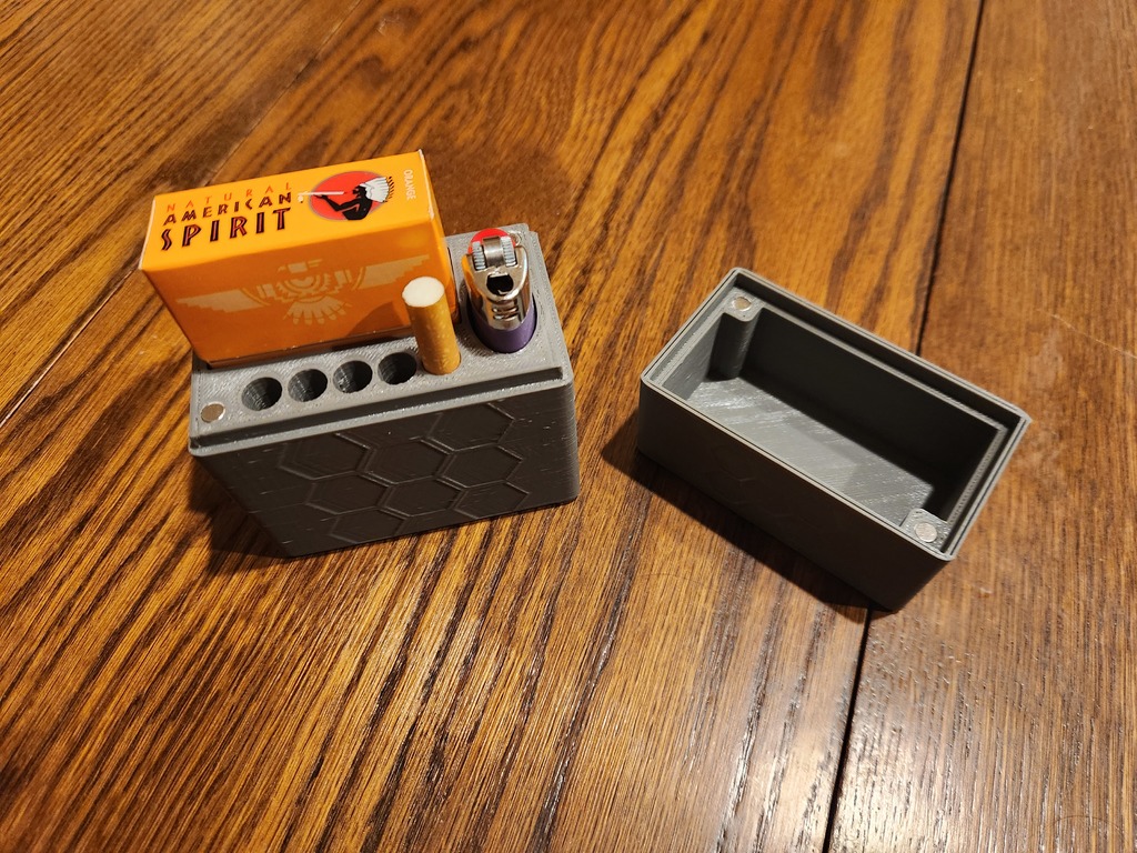 Cigarette case with magnetic lid by BobRossJr23