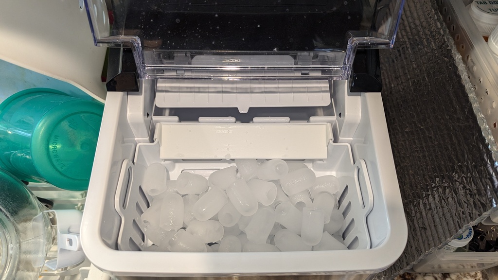 Igloo ice maker diverter tray