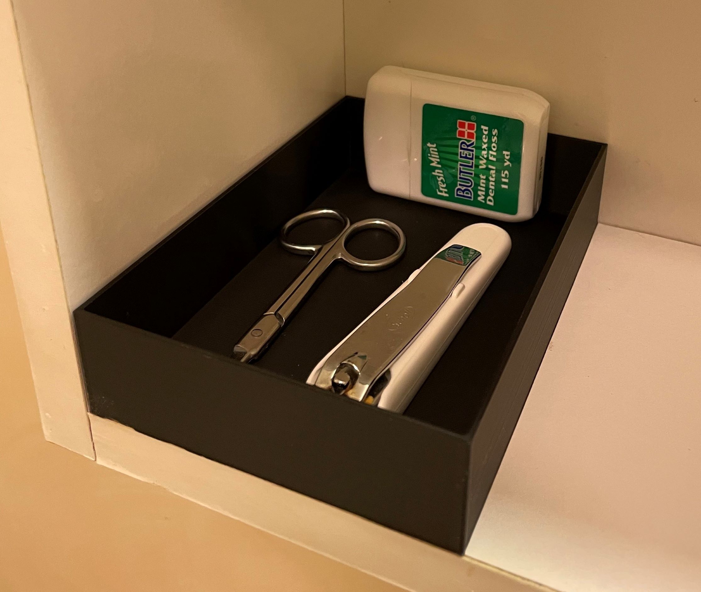 Simple storage tray
