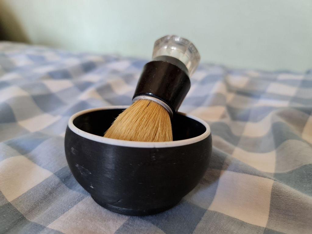 Shaving bowl with lathering ridges
