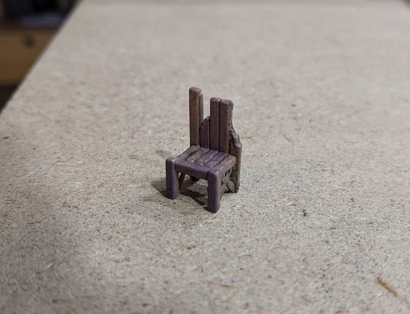 Broken Chair (28mm/Heroic scale)