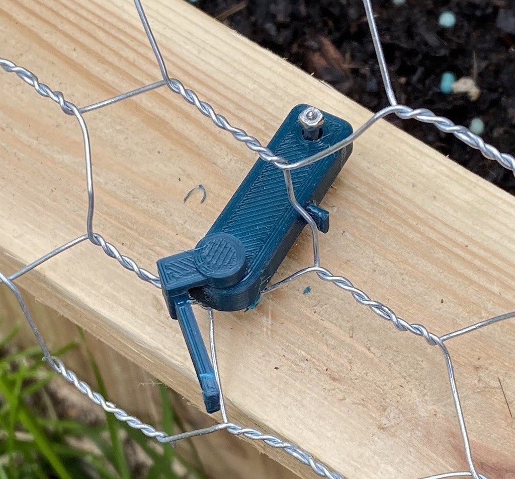 Chicken wire clamp for your vegetable garden