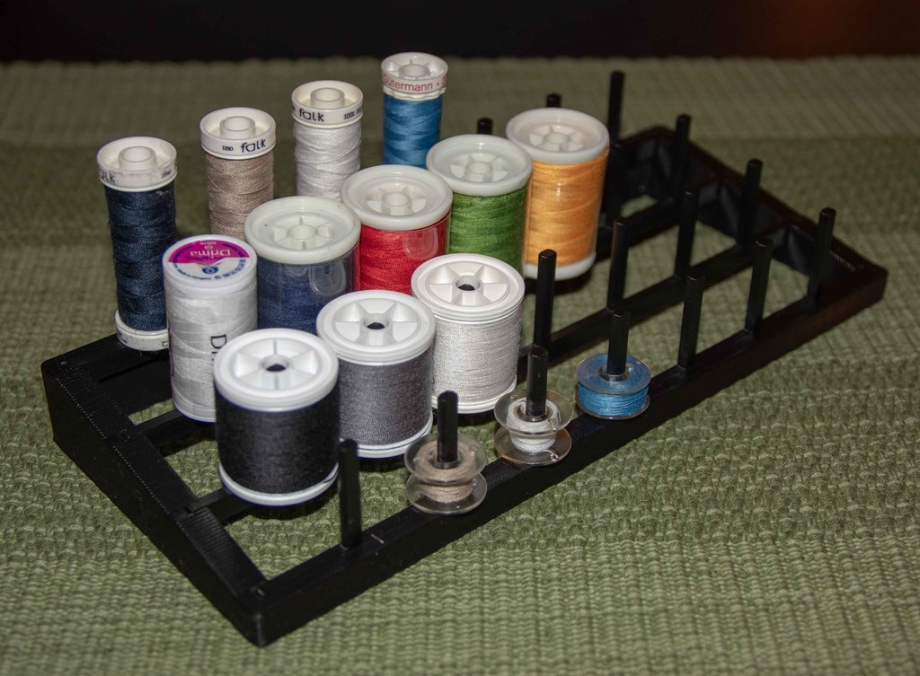 Thread stand for sewing or fly tying