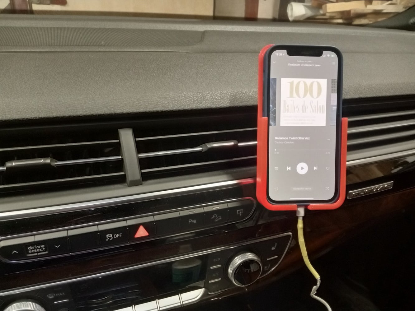 Iphone 12 Pro with silicone case magnet car mount