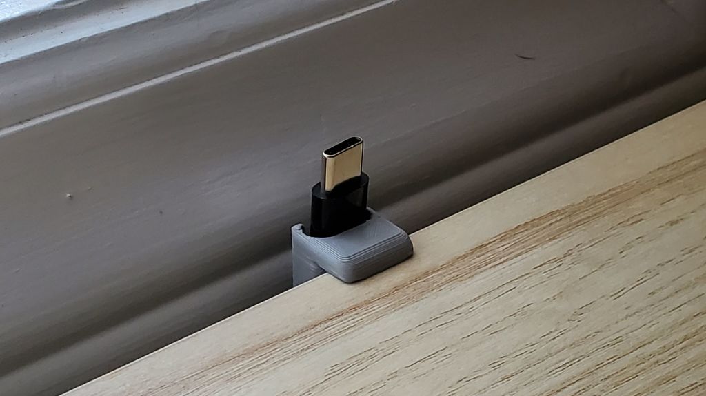 USB-C Desk Hanger