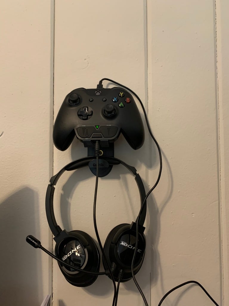 Xbox One Controller and Headphone Holder