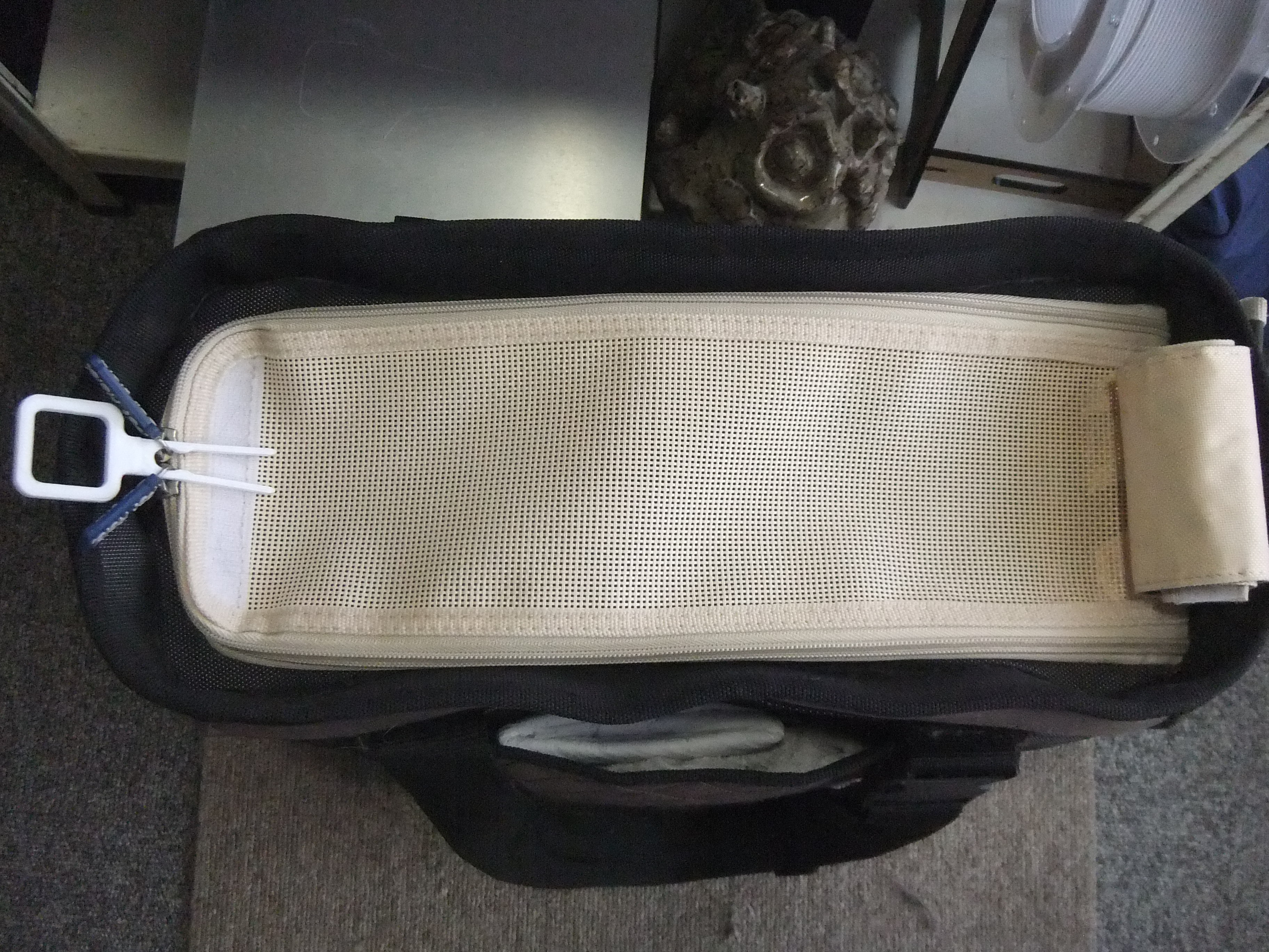 Cat Carrier Safety Lock