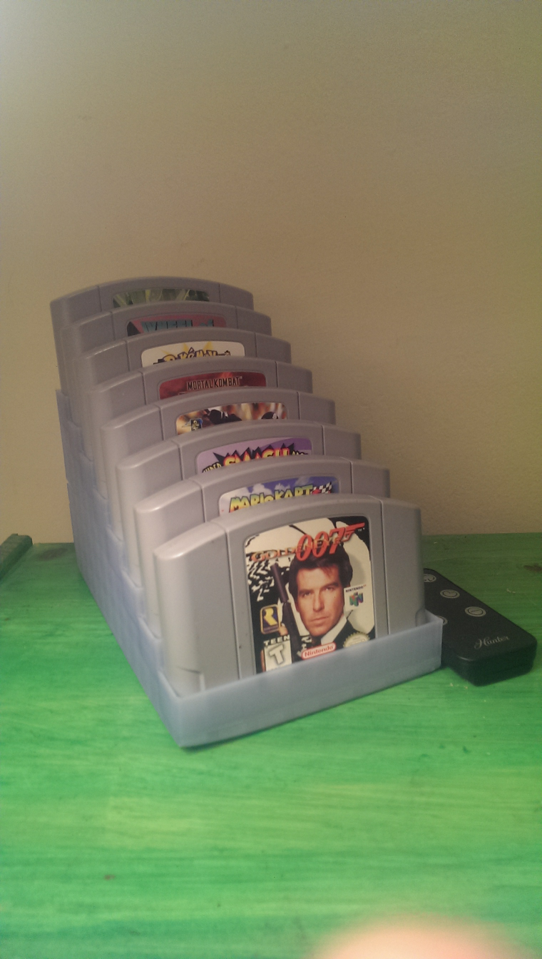 Customizable game cartridge holder