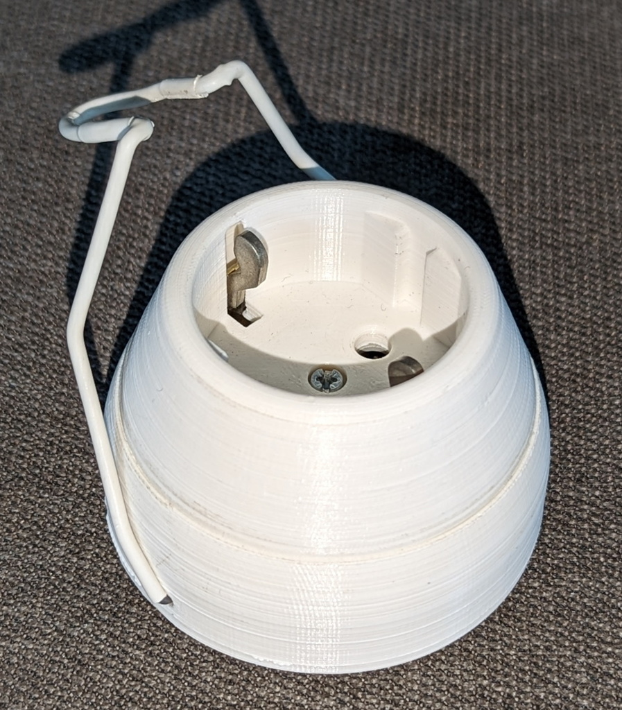 Ceiling socket for lamps