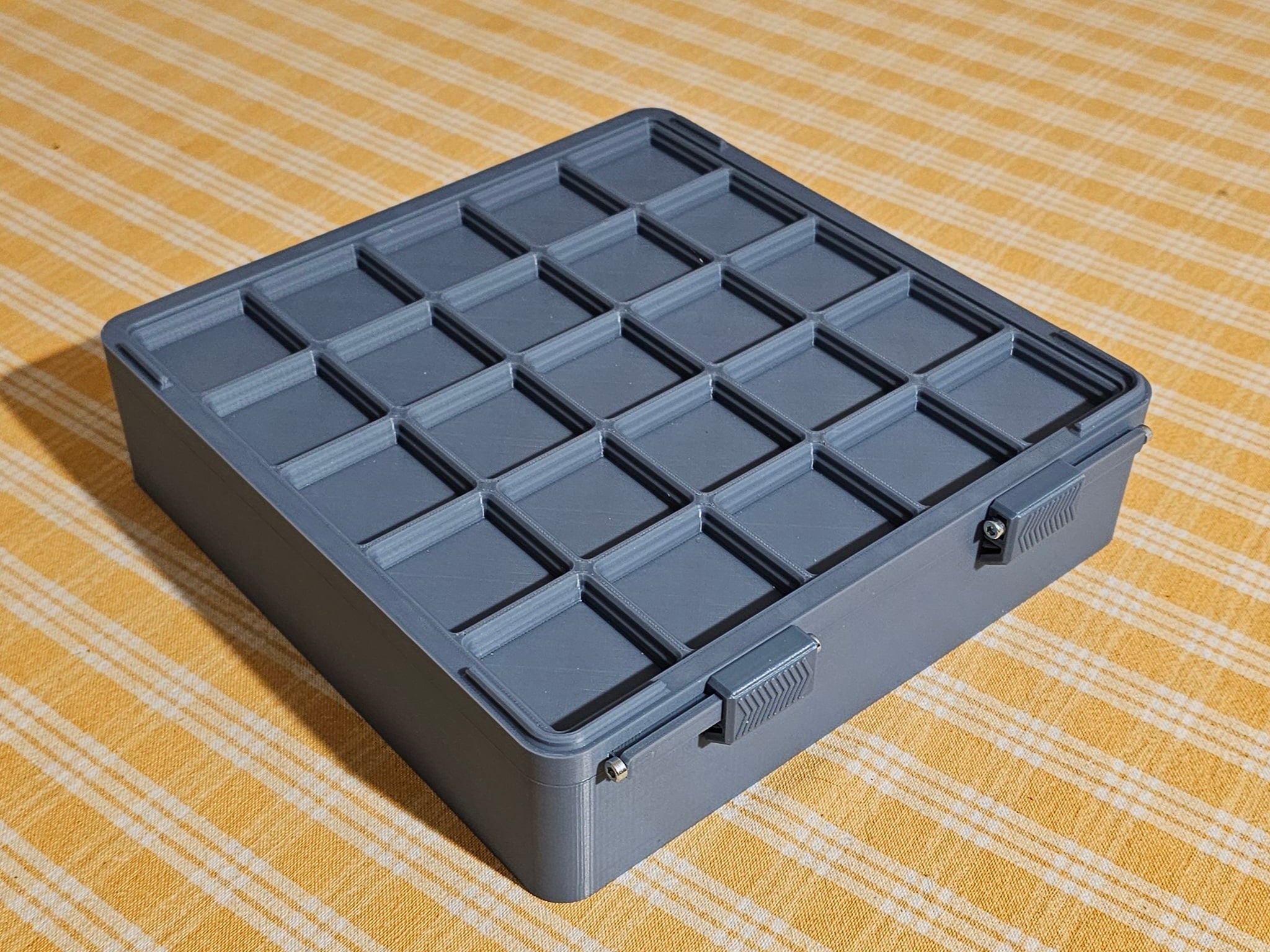 Gridfinity 5x5x6 box stackable with sliding lock