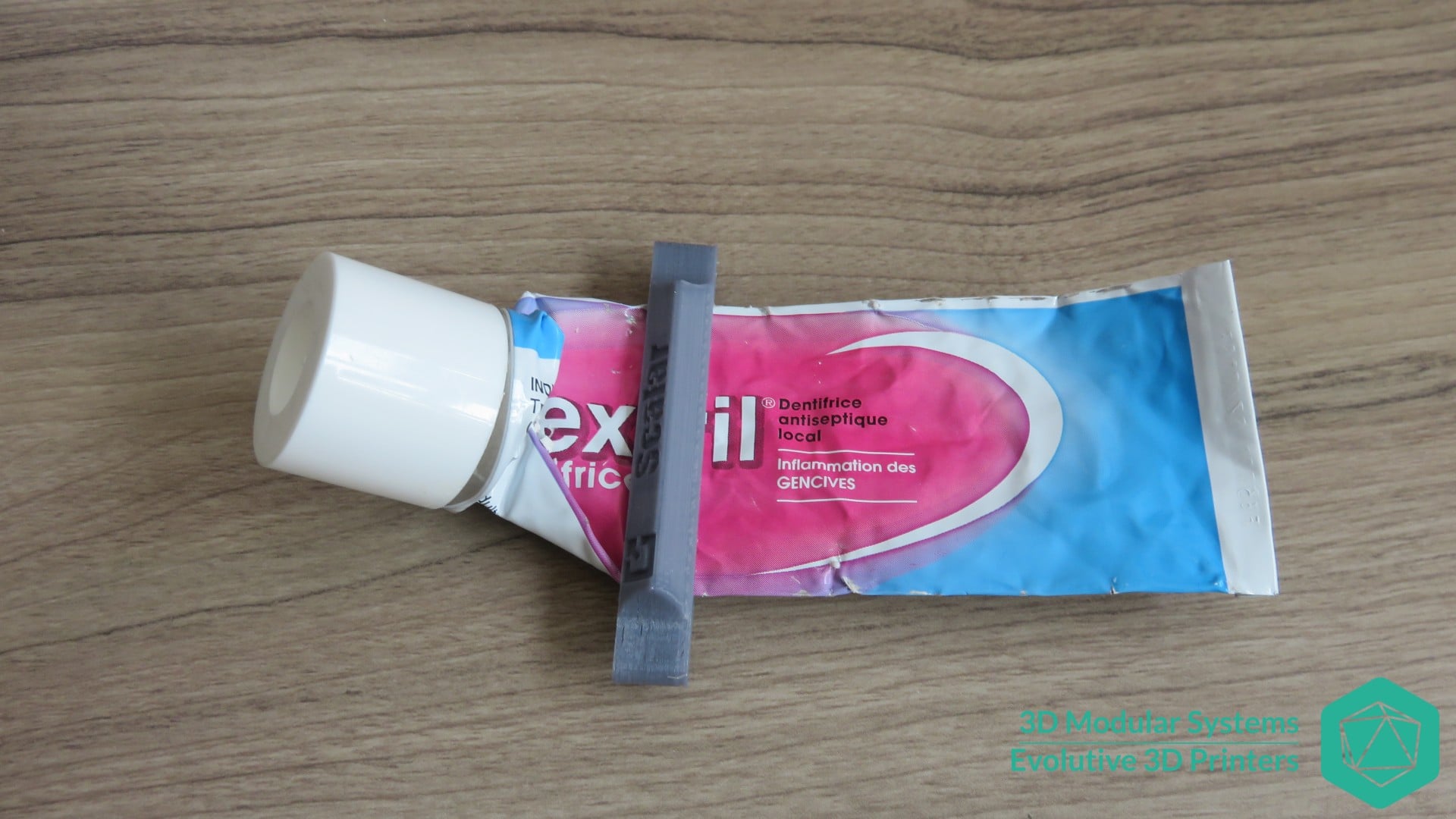 Scalar - Tooth paste pusher / squeezer