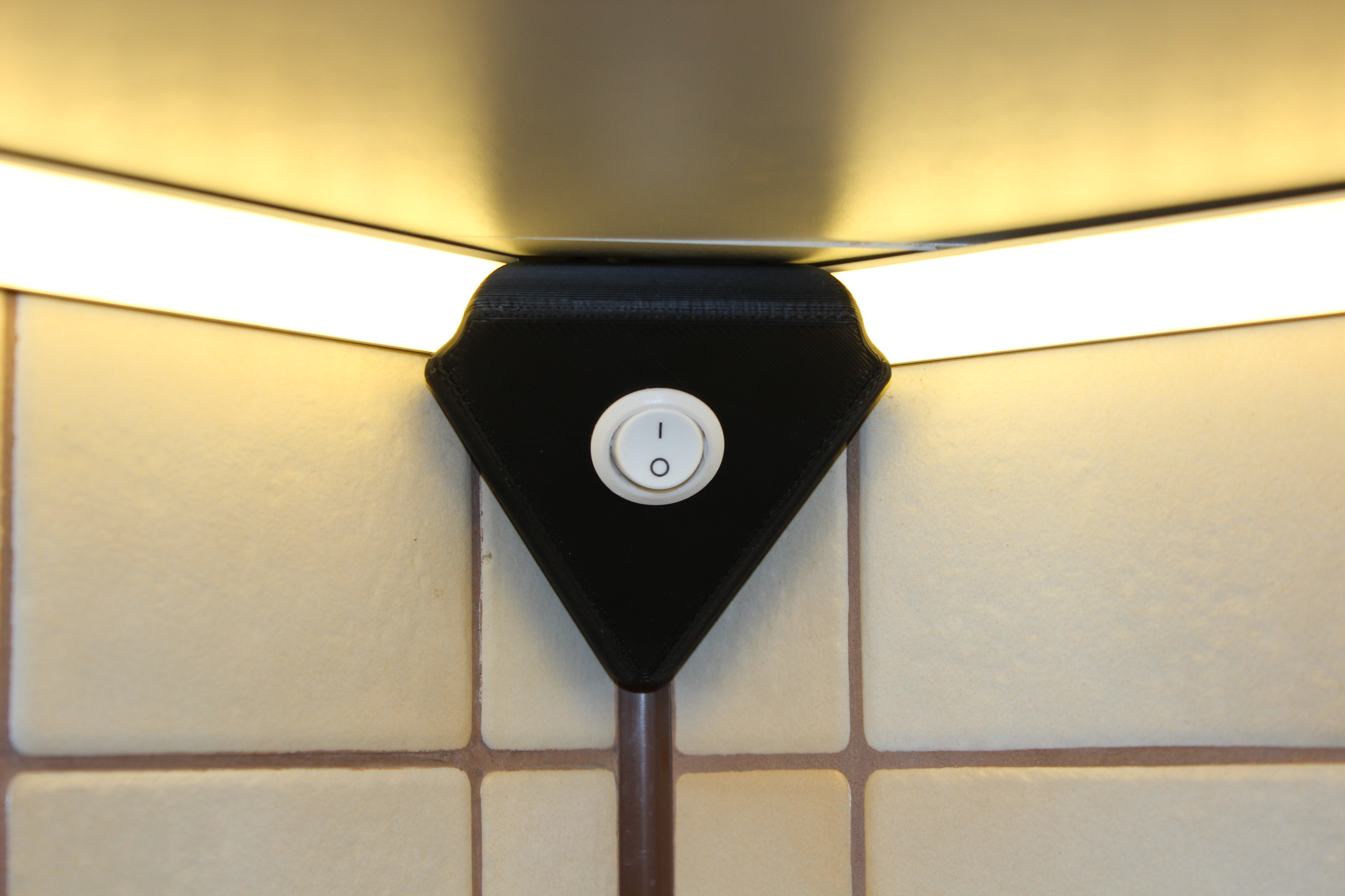 APL-11 LED STRIP CORNER WITH SWITCH