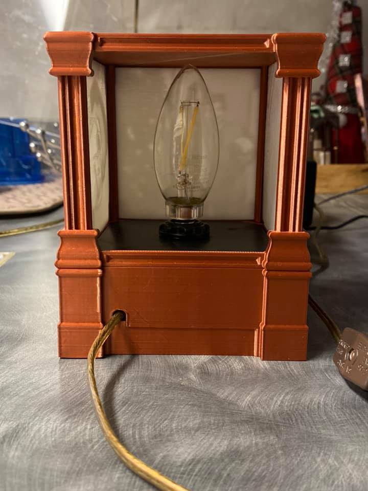 Lamp plate for candelabra socket