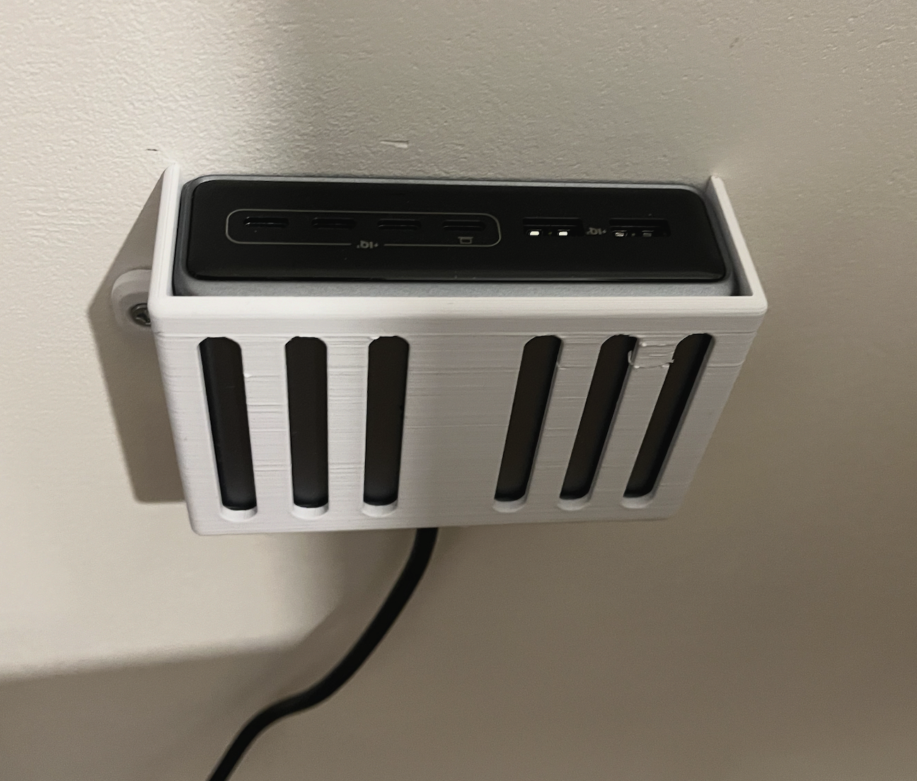 Wall-mounted housing for the Anker Prime 200 W USB-C charging station