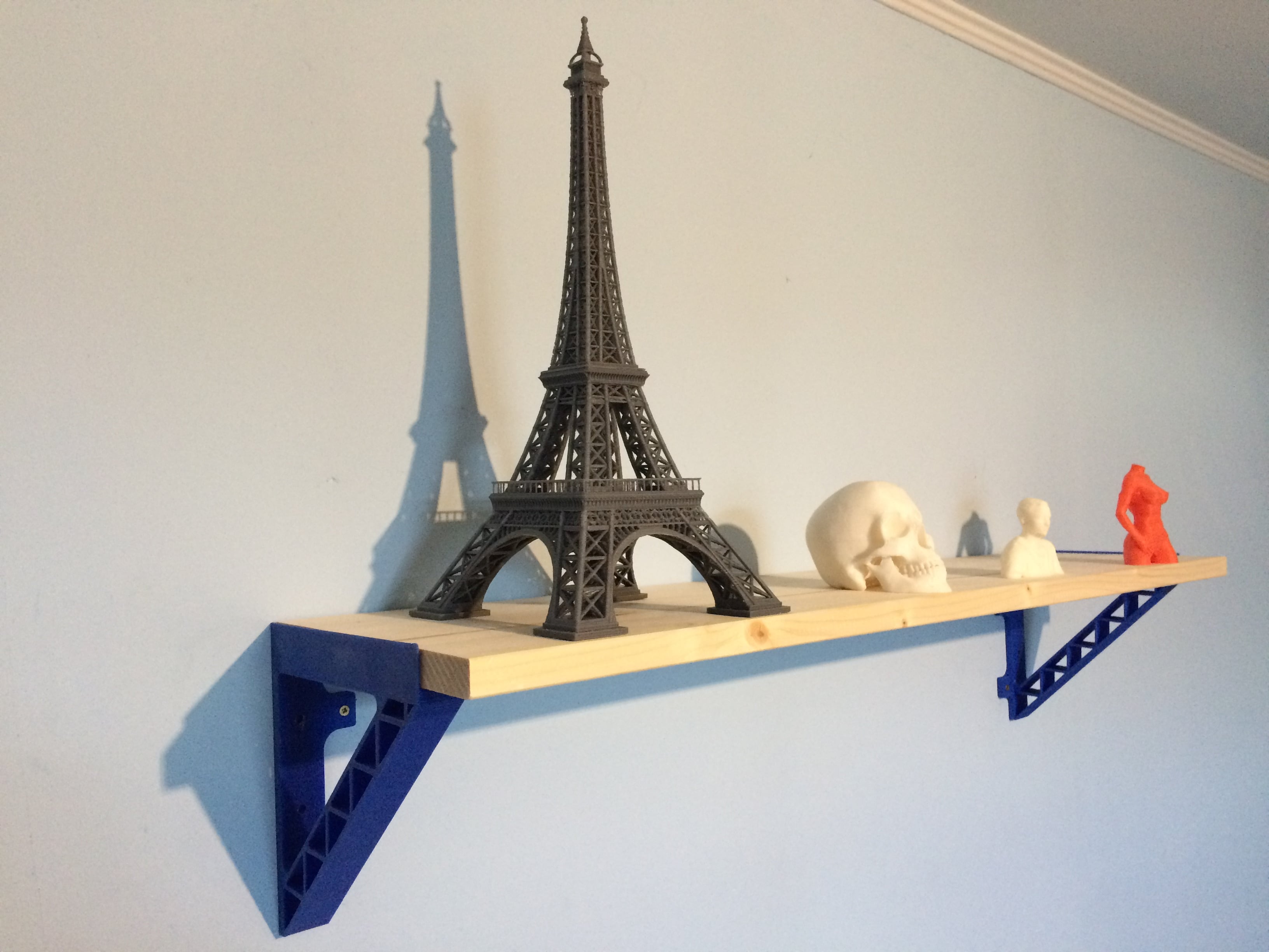 Truss form shelf bracket