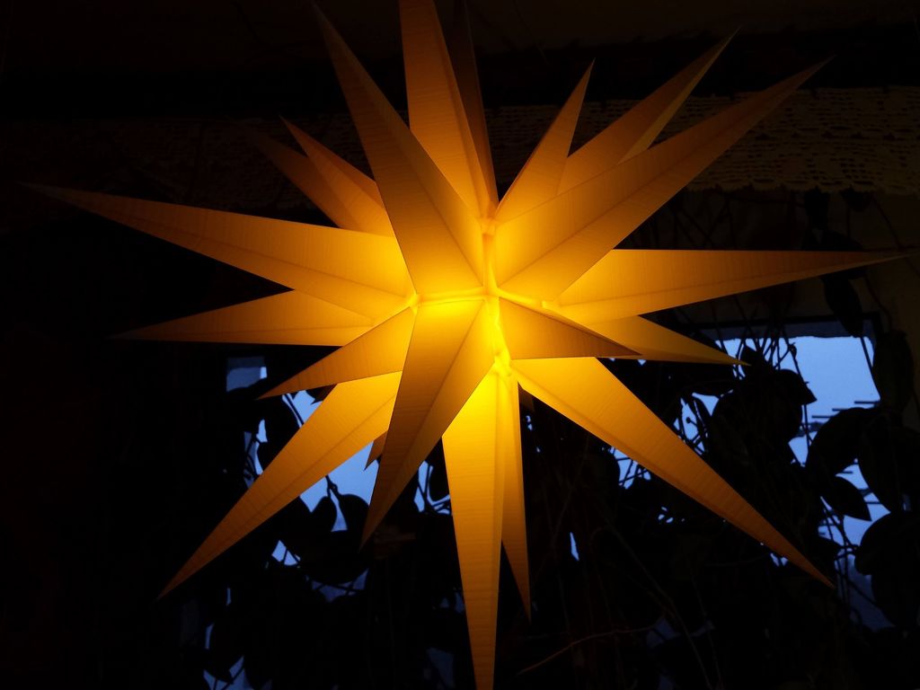 Christmas Moravian star (no support needed)