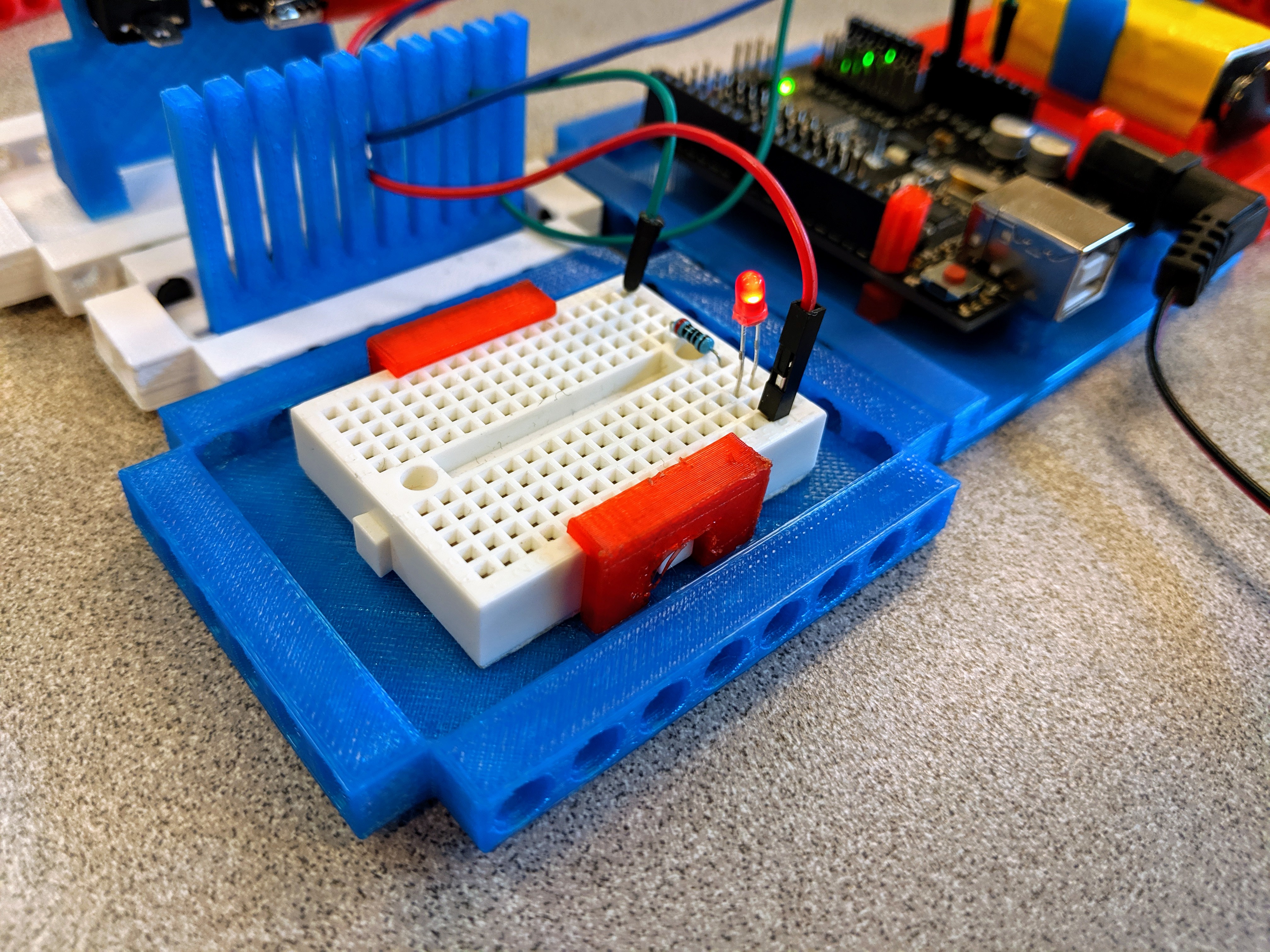 Mini Breadboard Holder (LEGO Technic Compatible)