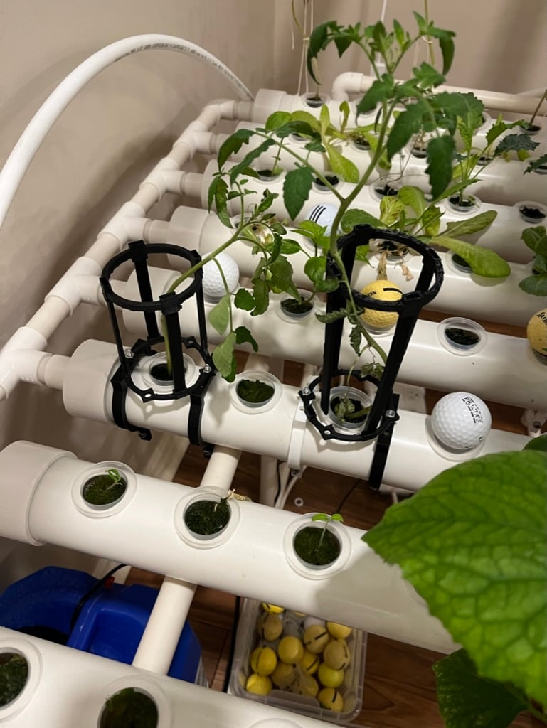 Hydroponic table trellis with PVC clamp