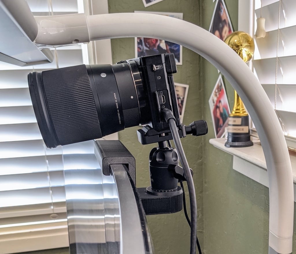 DSLR as a Webcam: monitor mount