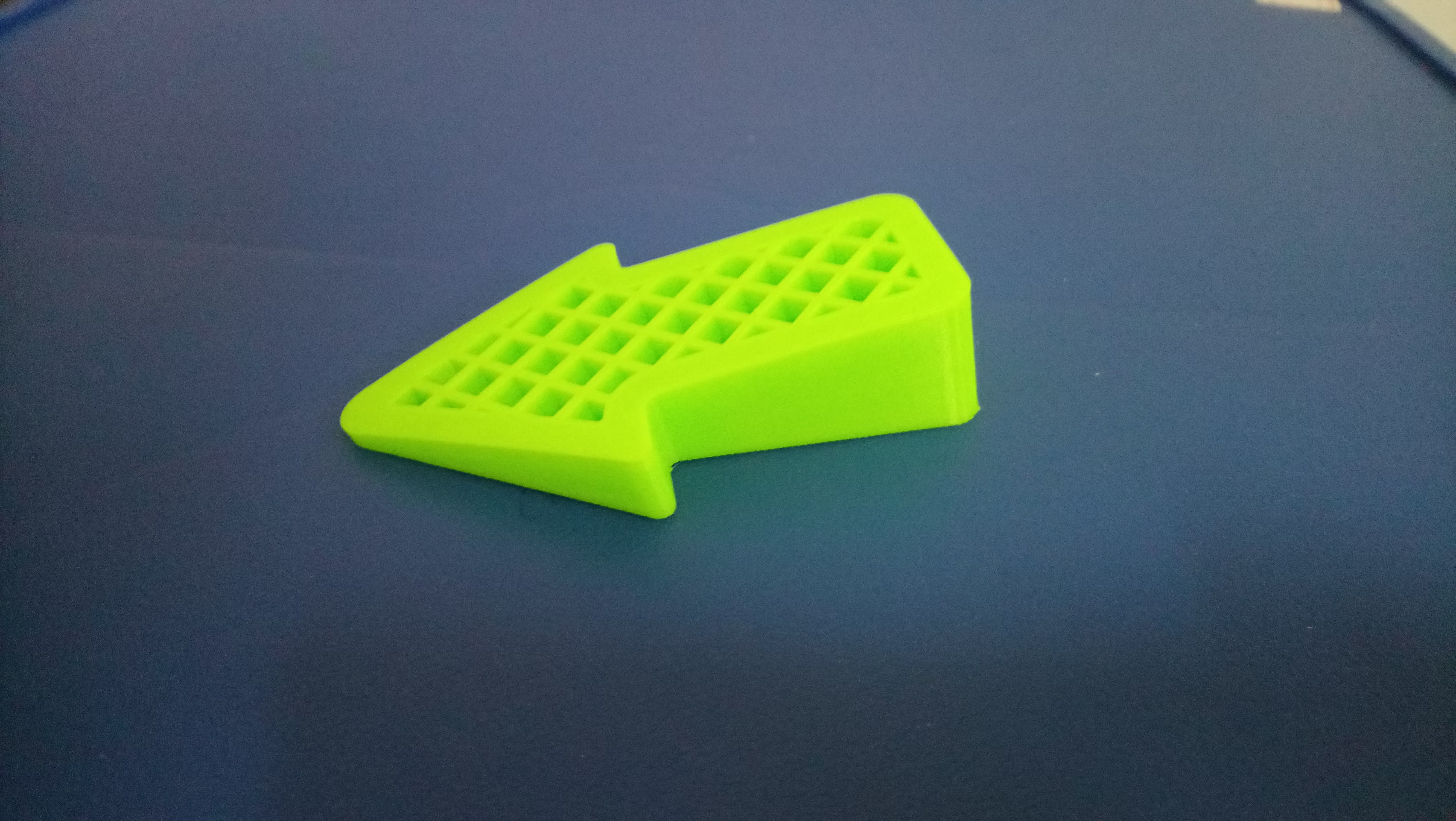Arrow door stop with mesh