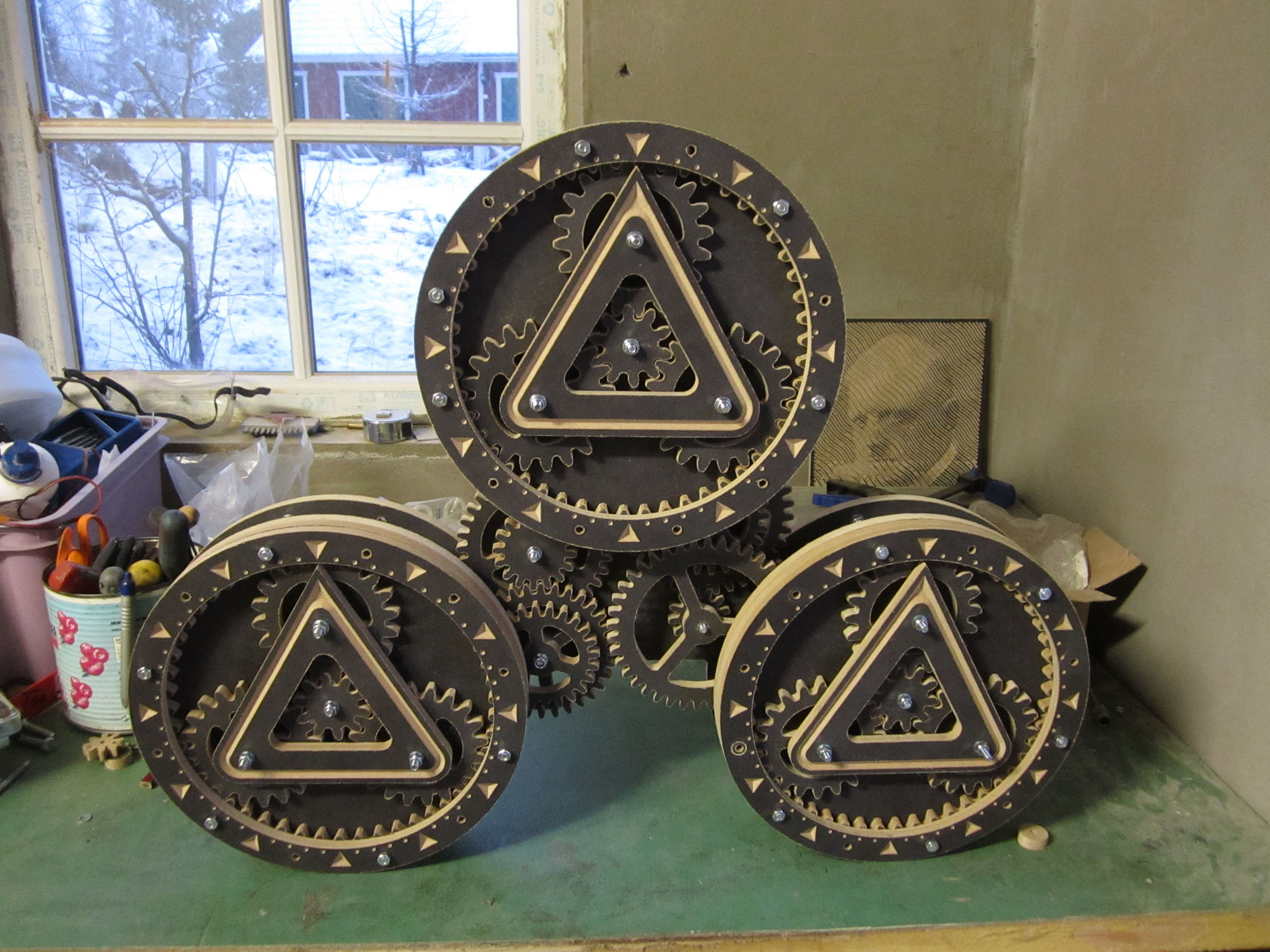 Large planetary gearset clock