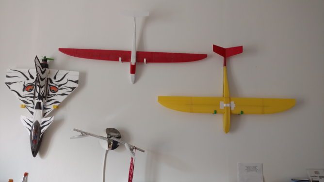 model airplane wall hangers
