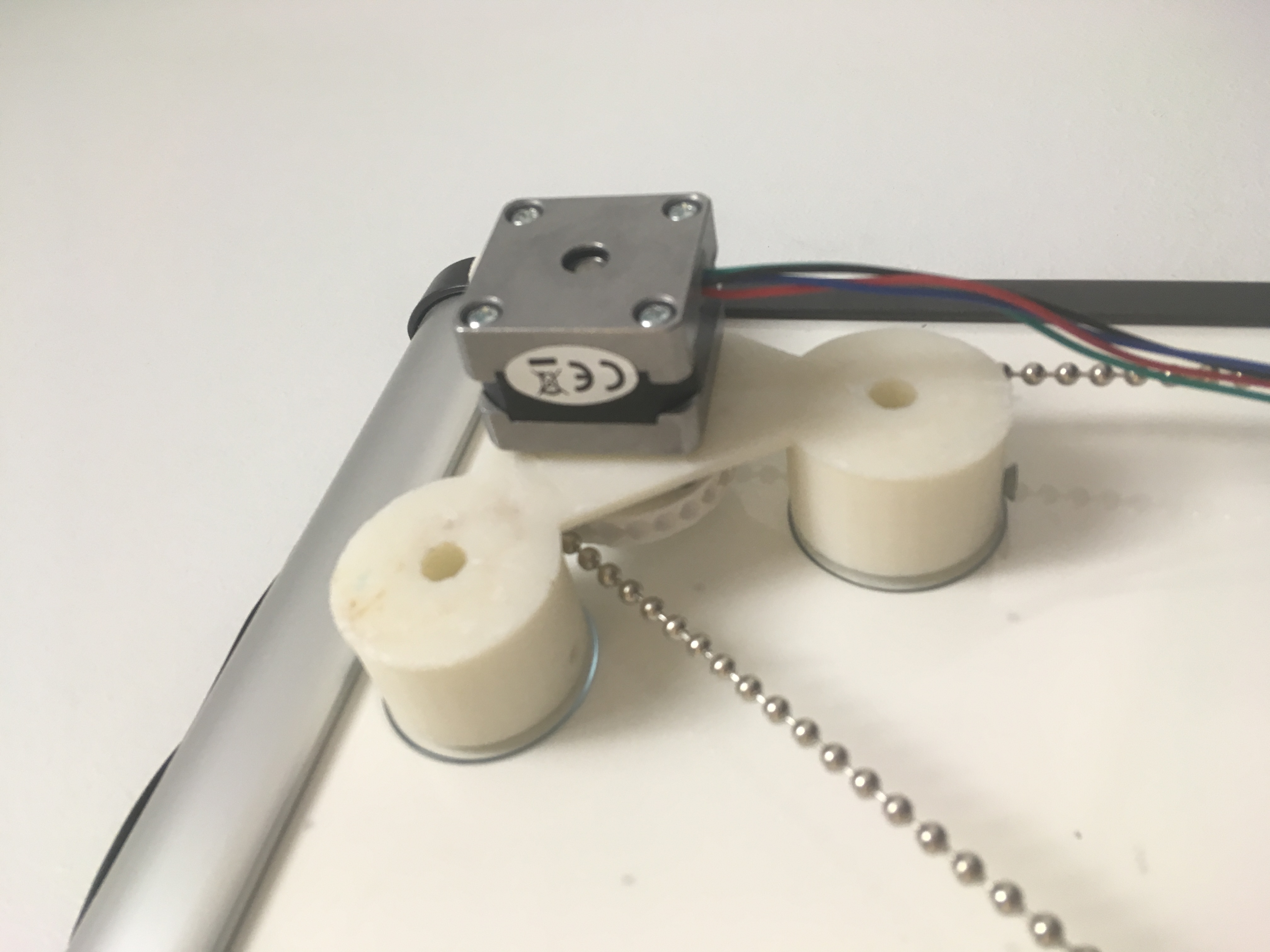 Suction cup mounts for a Makelangelp or other drawbot