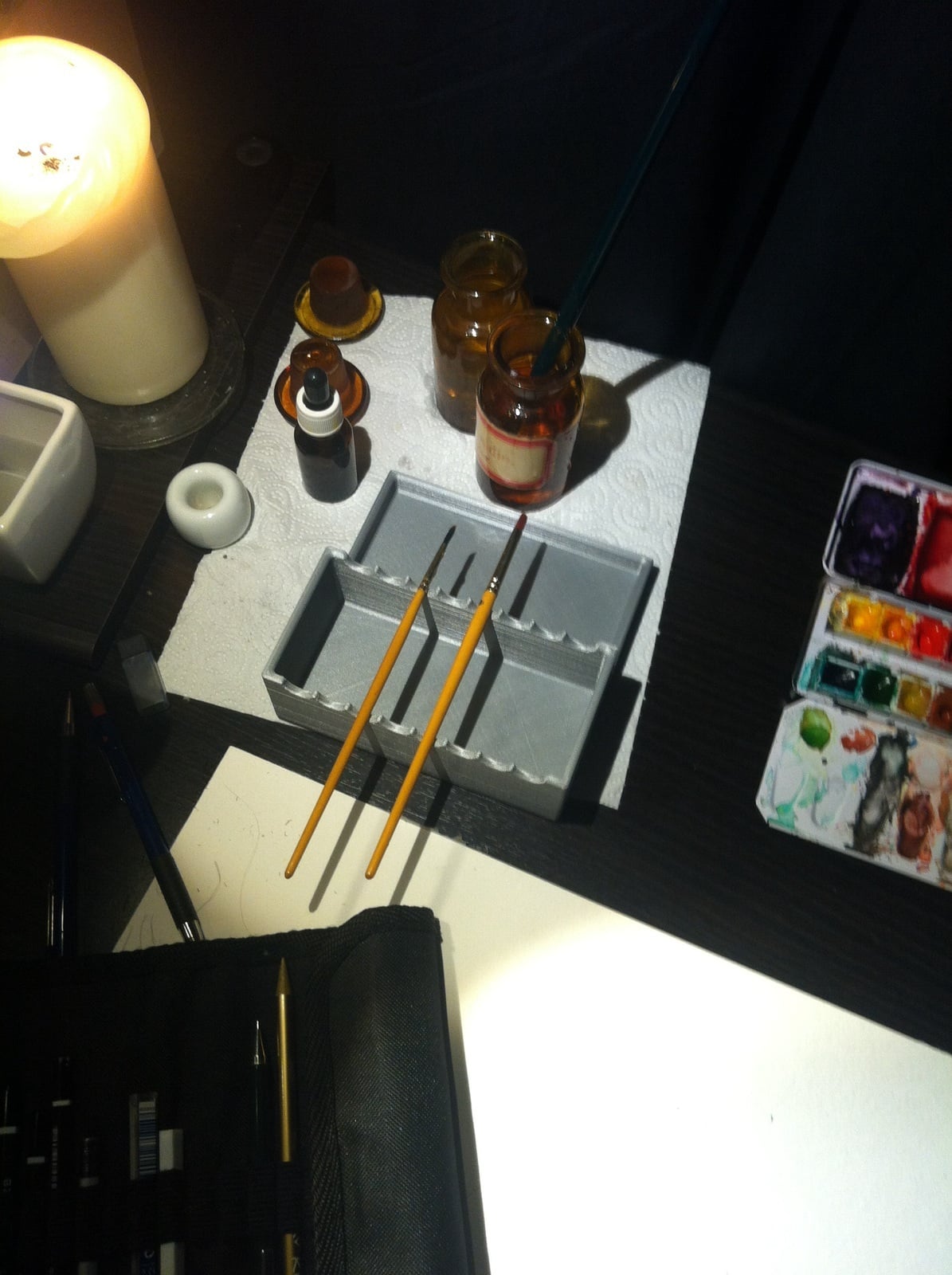 Paint Brush Holder with water tank