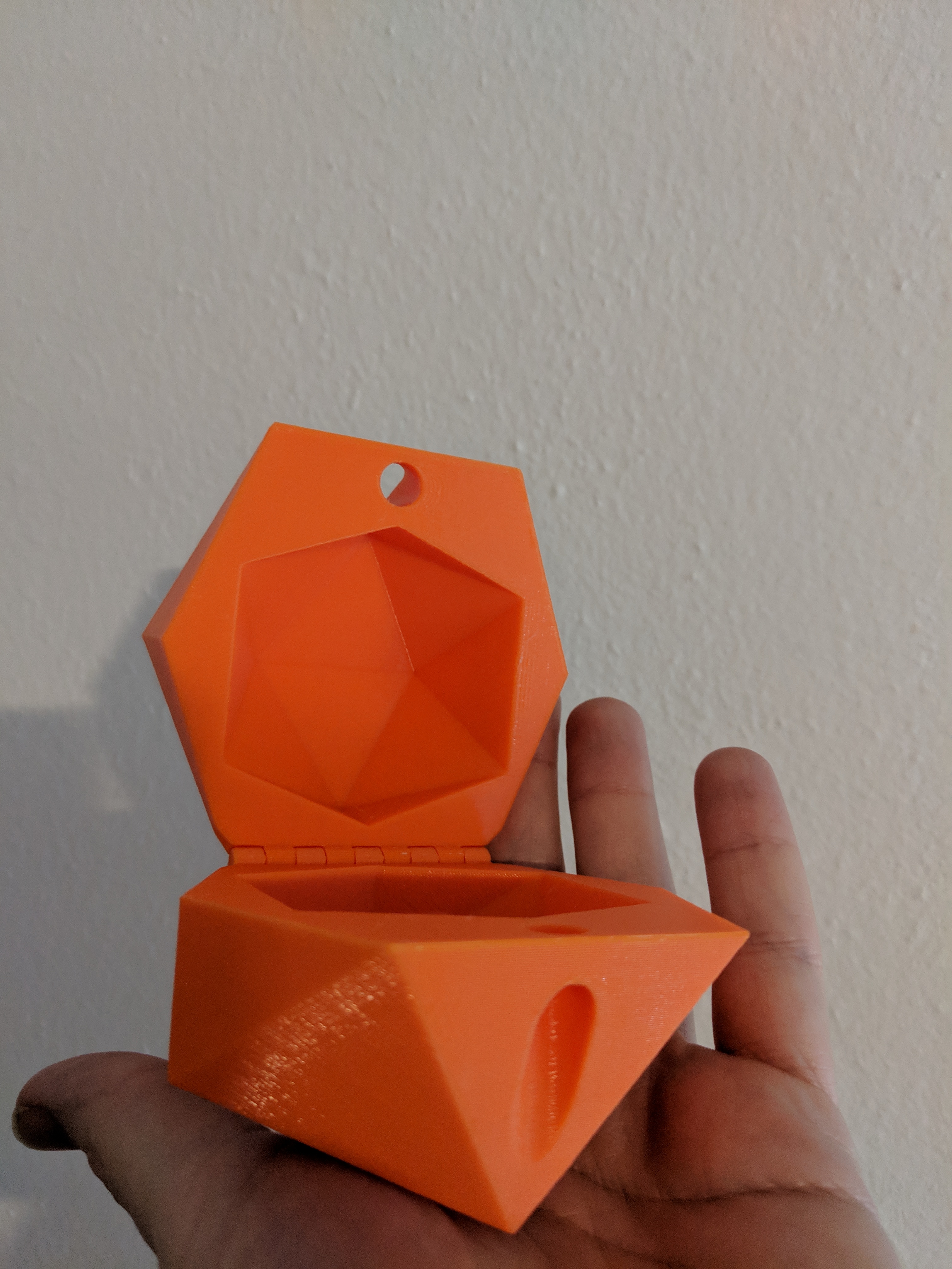 D20 box w/ hinge
