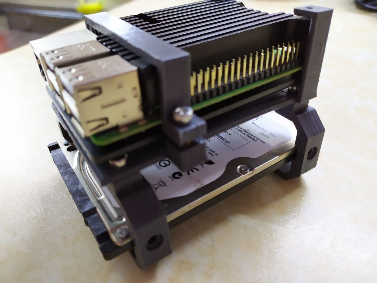 Raspberry Pi with 2.5" ssd/hdd and armored passive cooling case