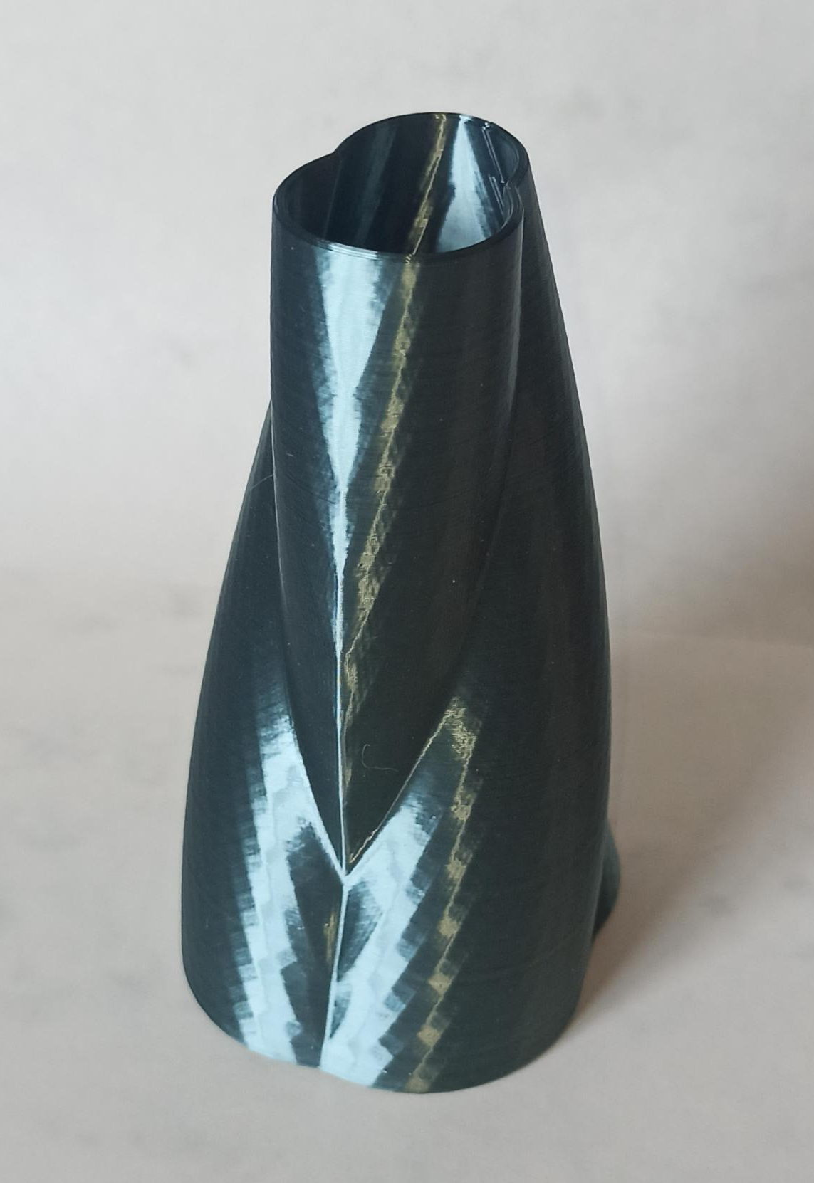 Wolfis Vase no23 tapered