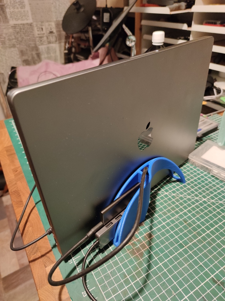 Vertical Stand for MacBook Pro 16" (2021)