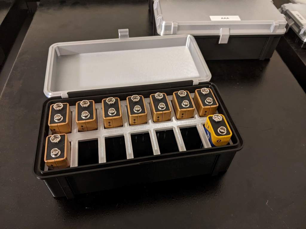 Battery Box Insert/Plate for 14 9v Batteries