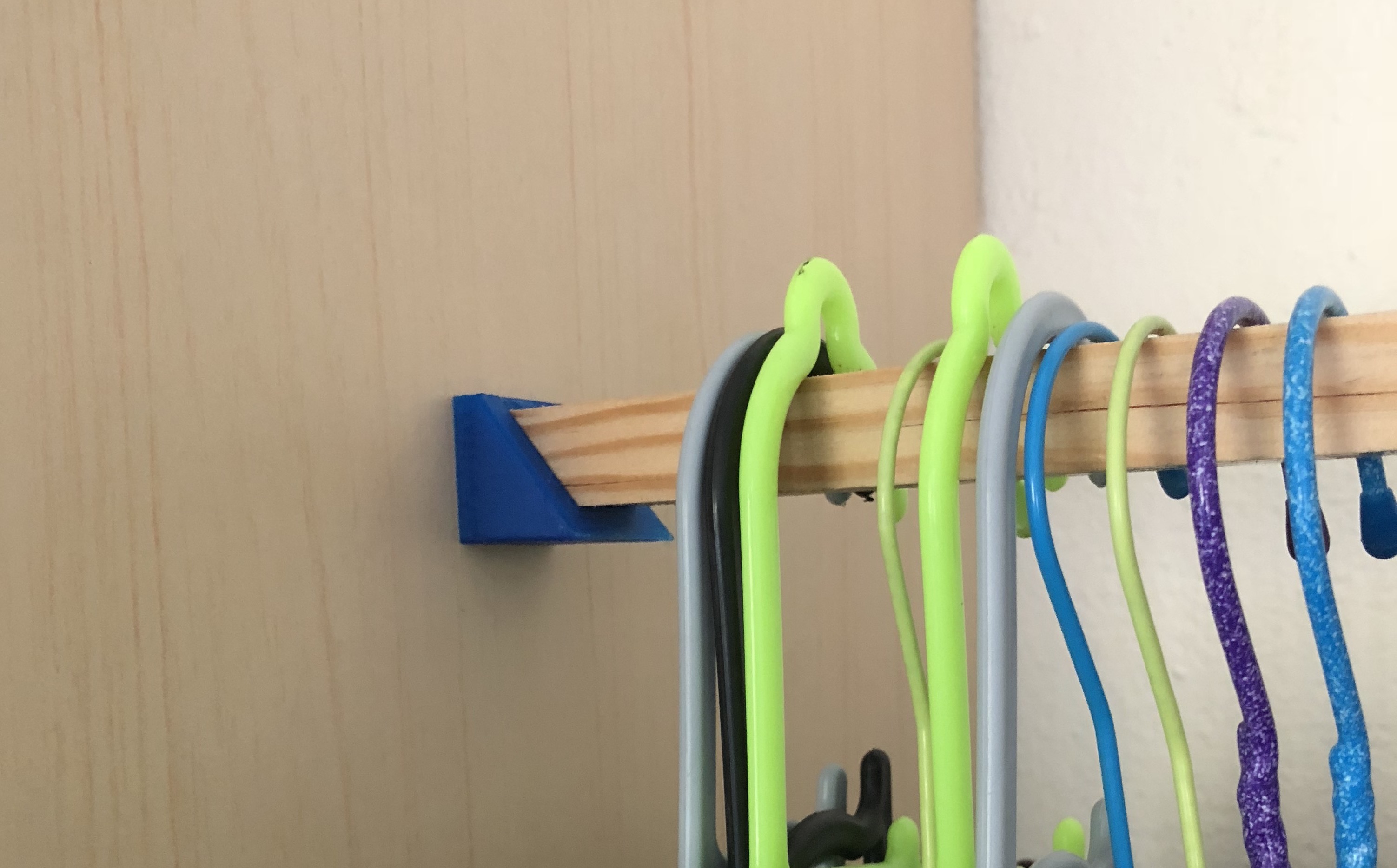 Support Barre Penderie // Wardrobe Bar Holder