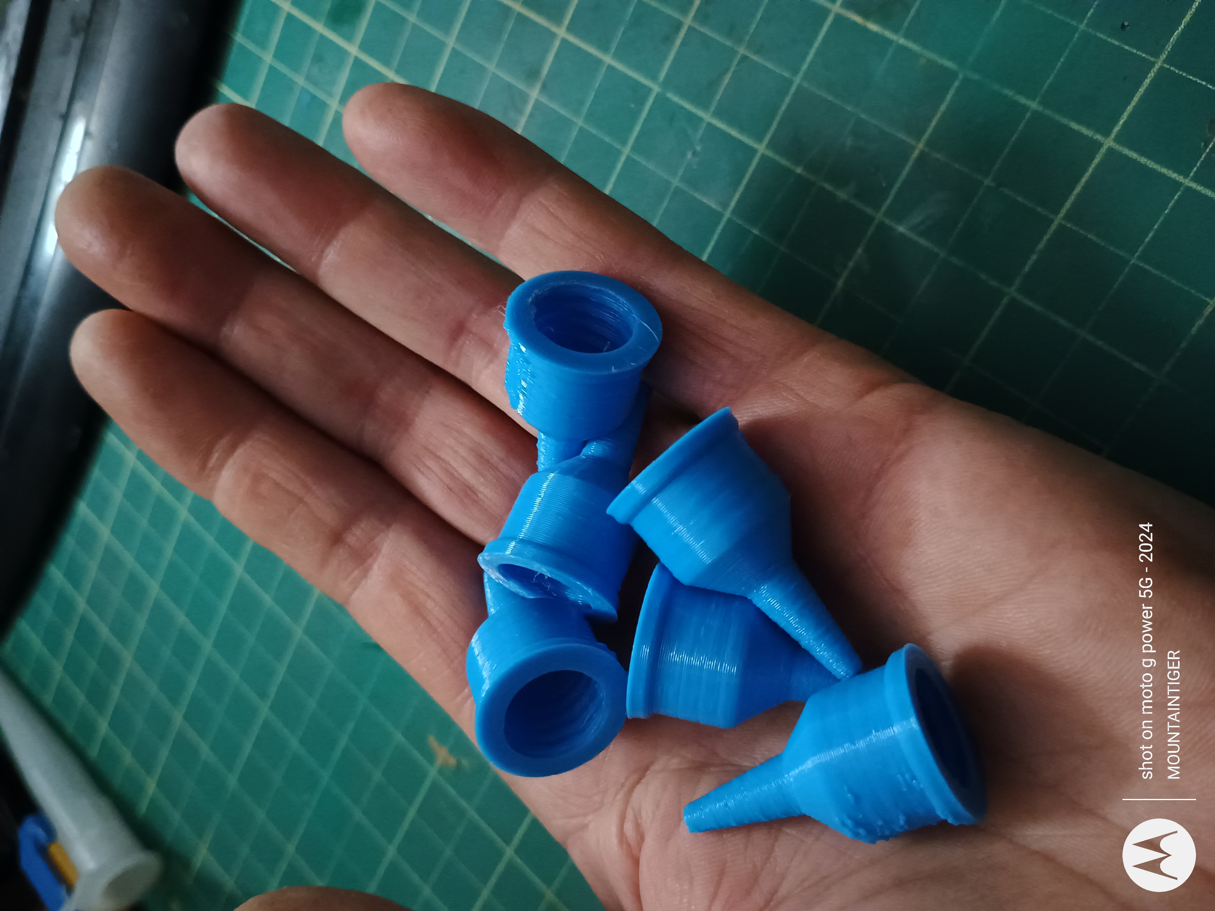 Caulking tube nozzle