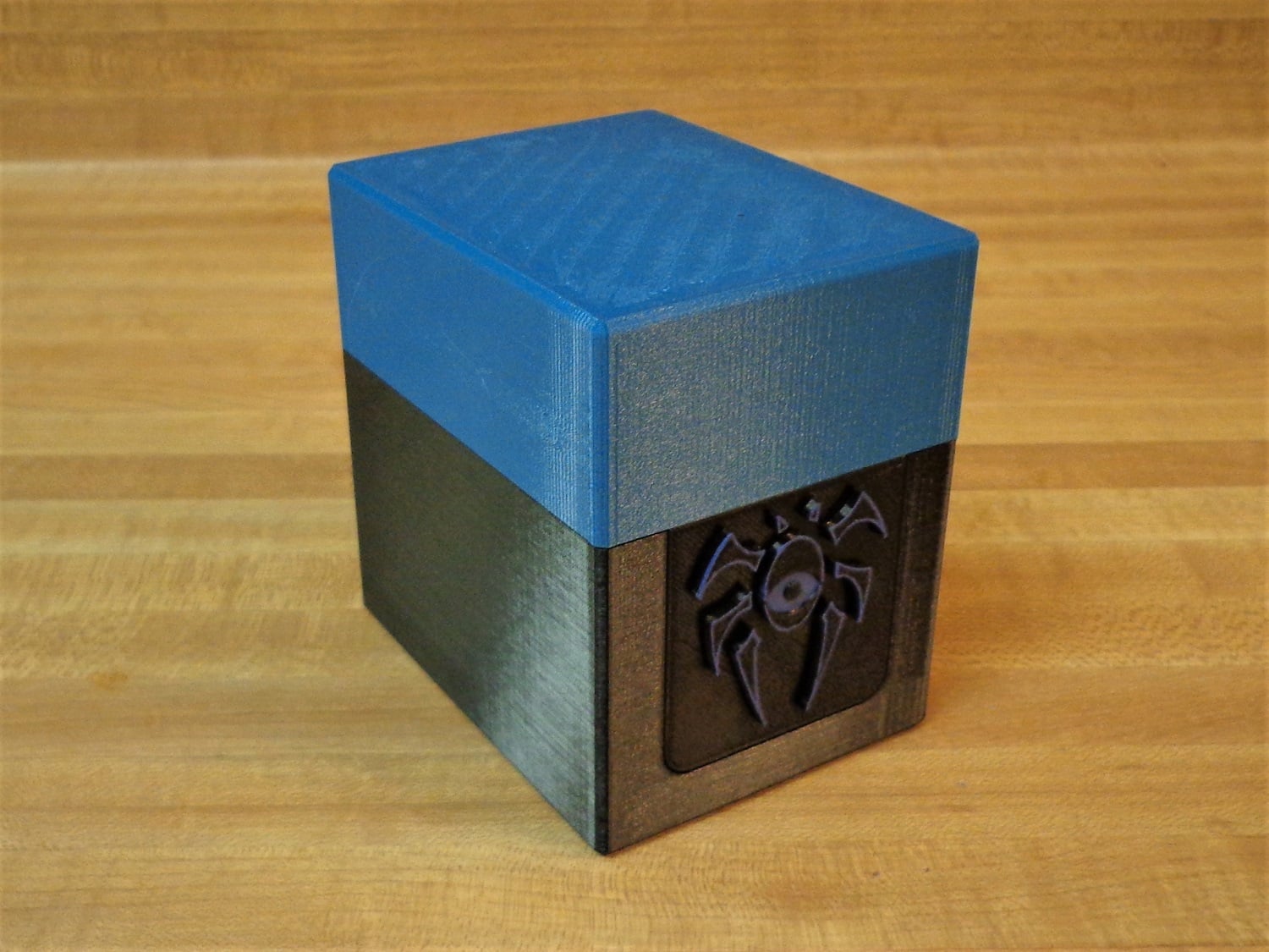 Commander Deck Box with Symbol Insert (MTG)