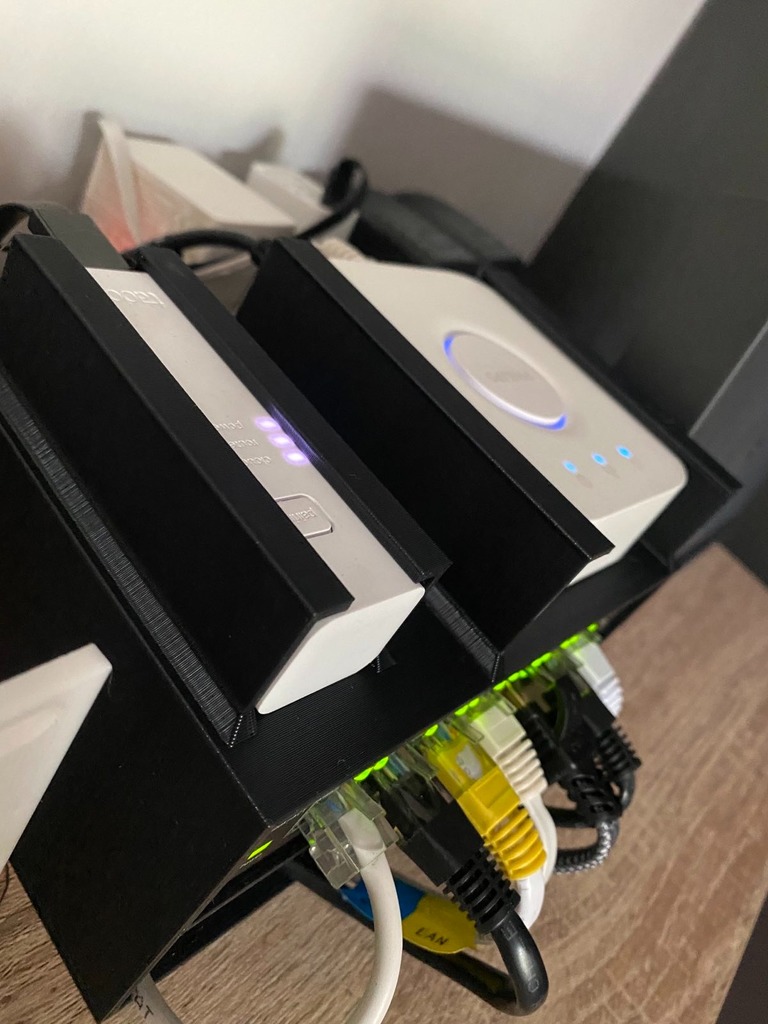 8 Port Netgear switch with space for Tado and Phillips hue Hubs