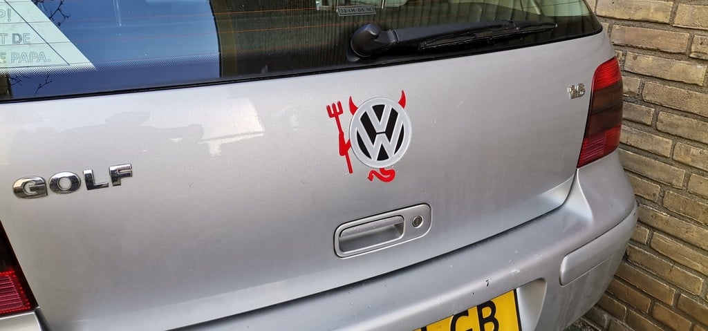 VW logo's