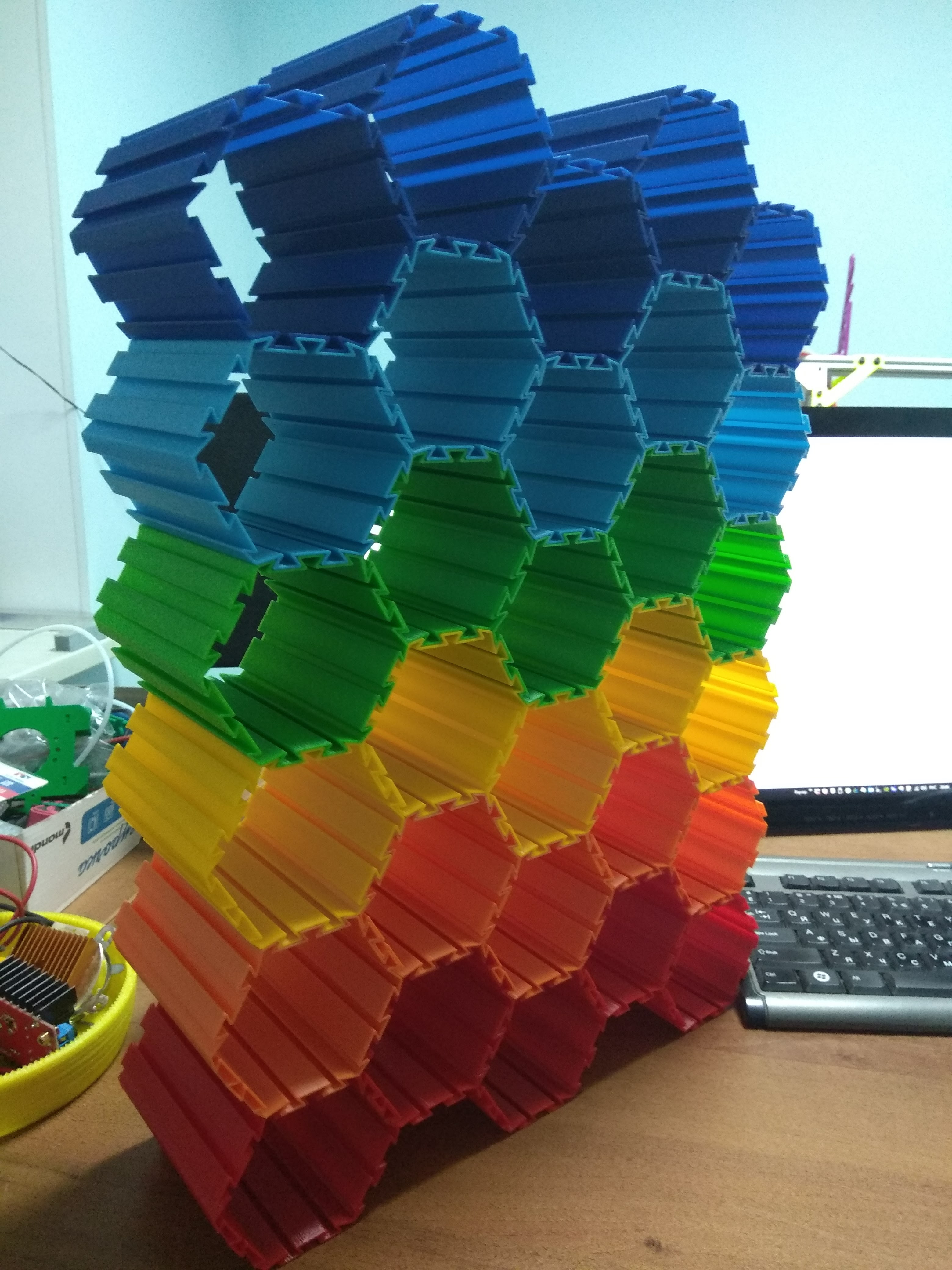 Yet another "Honeycomb type" storage