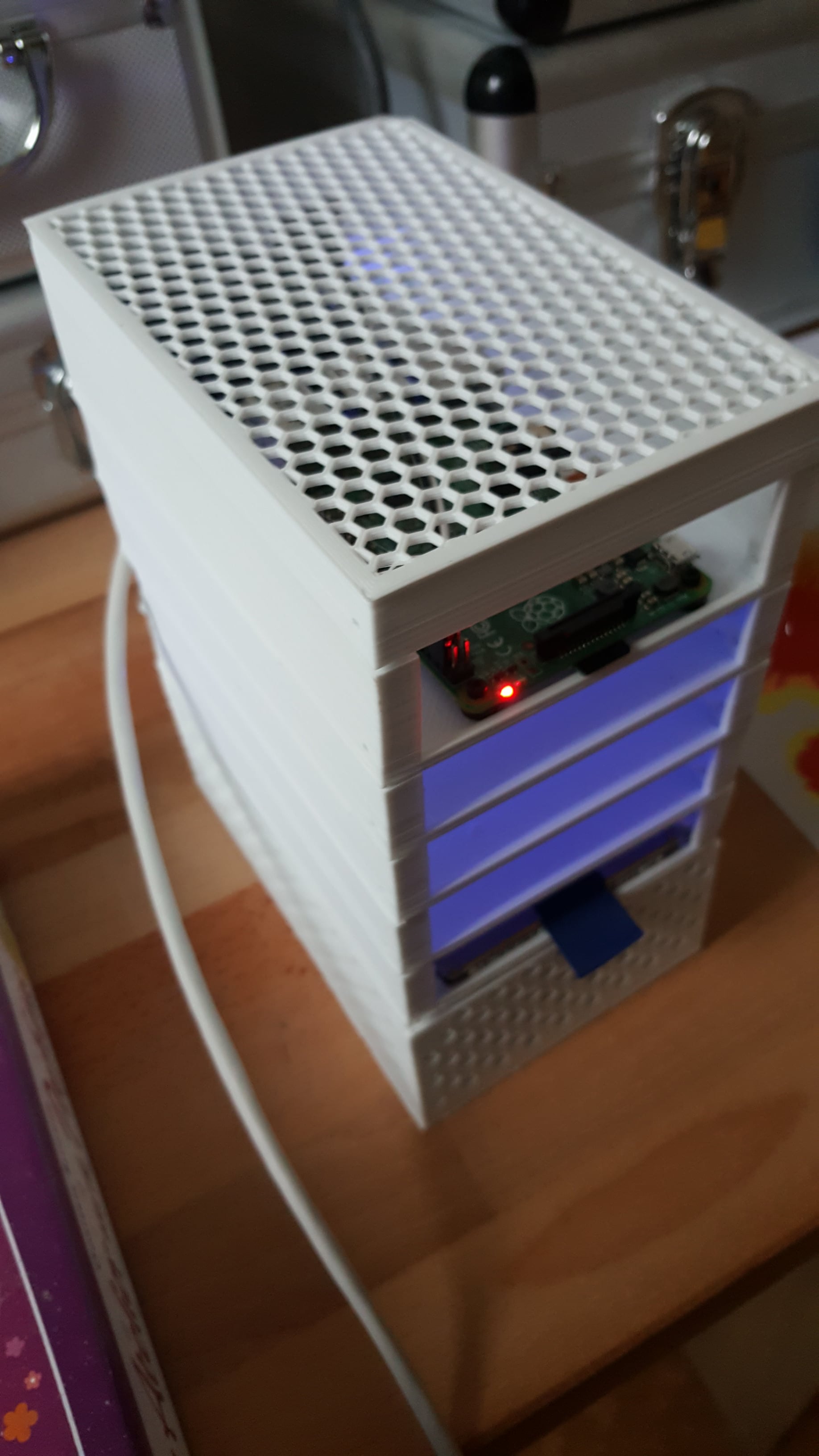 1-to-4 HDD Stackable Raspberry NAS with PSU v1