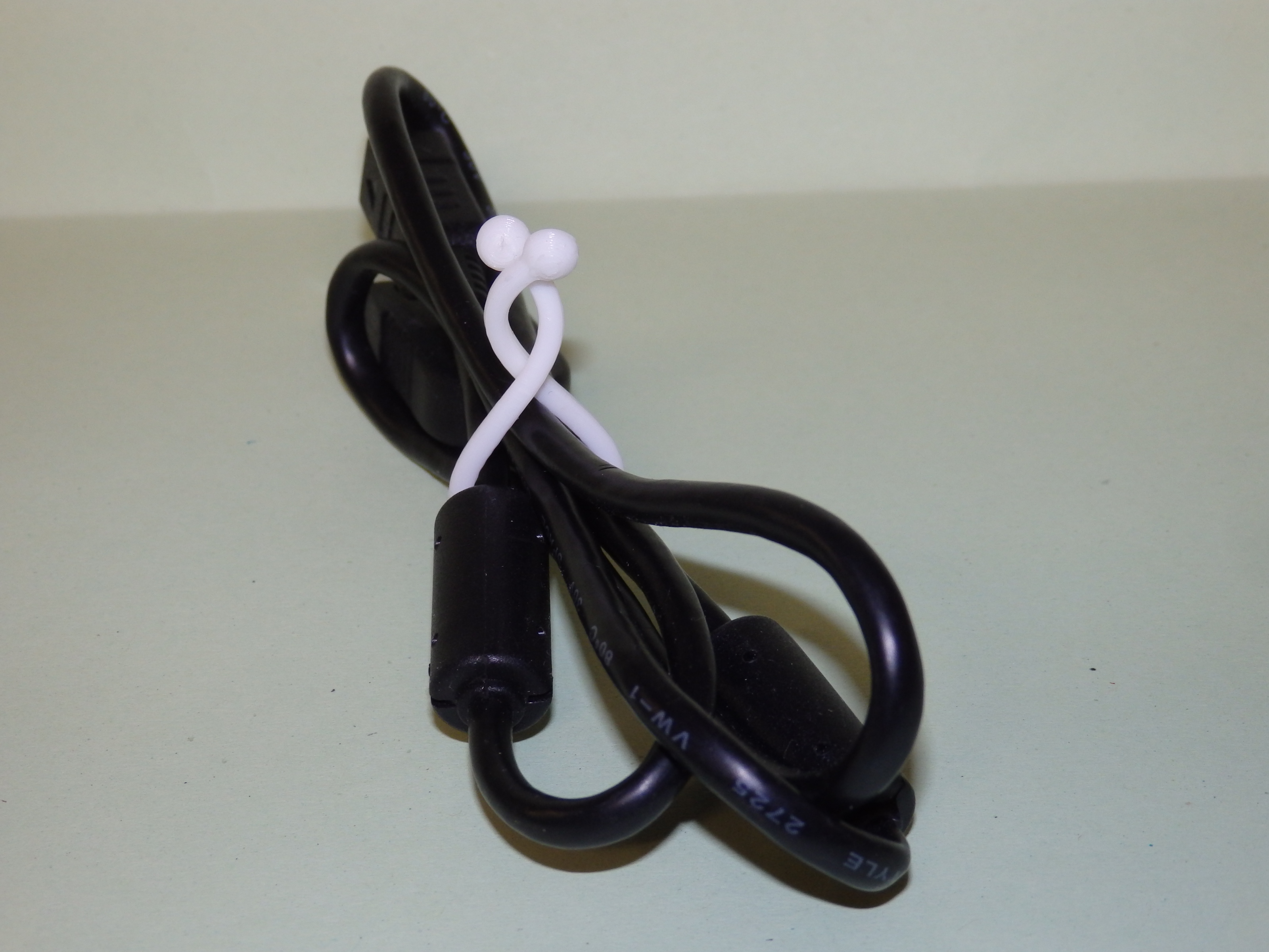 Plastic lace /  Lacet plastique